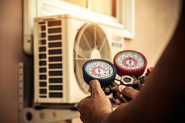 Professional Hvac technician working in Virginia, IL